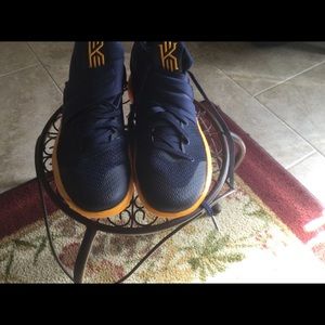 Nike Kyrie 2 Men’s Basketball Sneakers